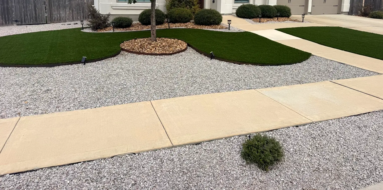 Artificial turf shapes, gravel beds and a mulched tree ring